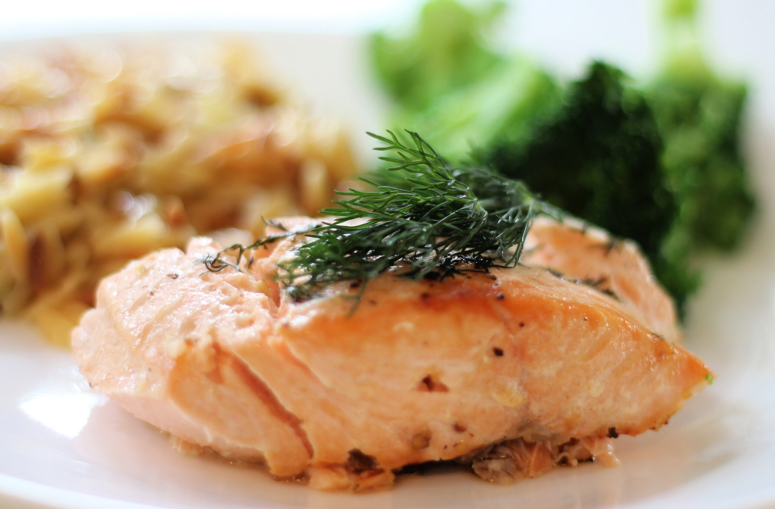 grilled salmon with lemon and dill