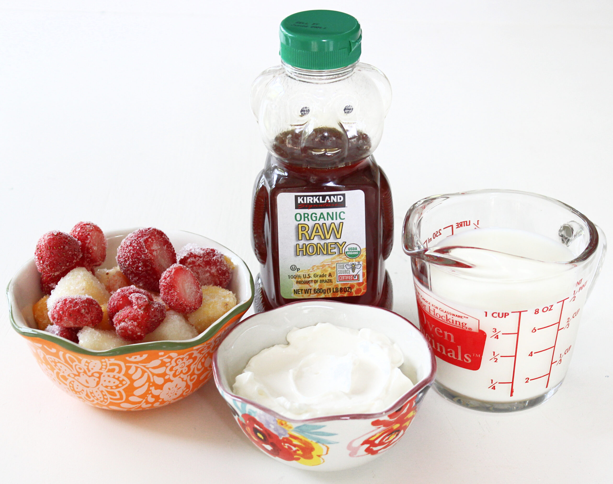 Ingredients to make summer fruit & yogurt smoothie